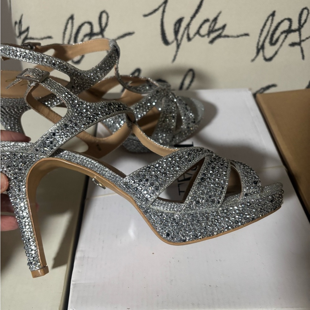 Thalia Sodi Womens VERRDA2 Fabric PEEP Toe Bridal Slingback Silver Size 9.5 - Picture 3 of 12
